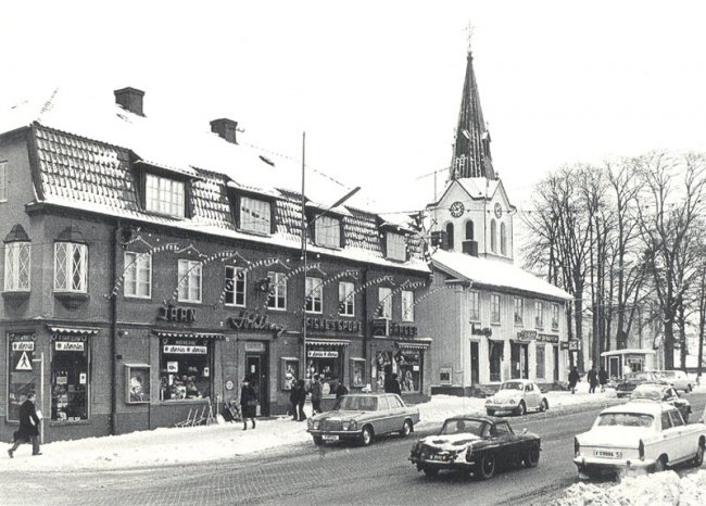 Julstmning vid de vlbevarade husen vid Storgatan i Vrnamo 1969