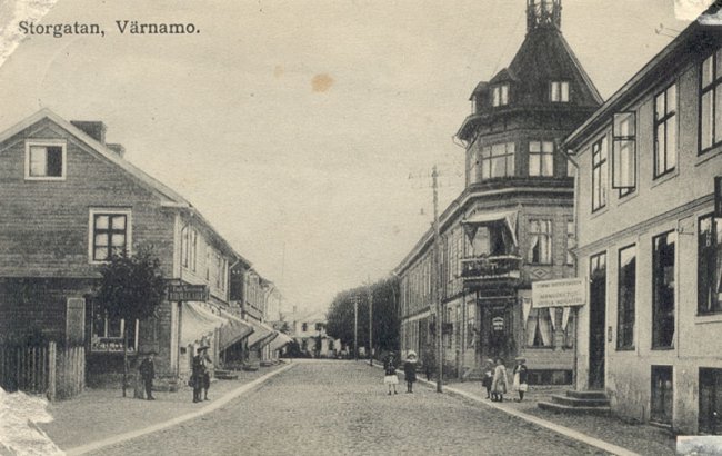 Storgatan (idag Stadshuset till höger) (ca 1912)