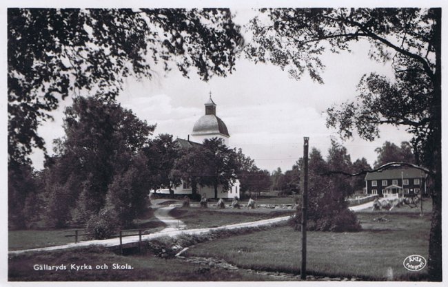Gllaryds kyrka och skola (ca 1937)